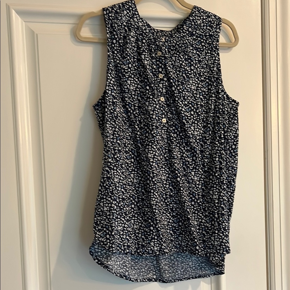 Universal Thread Black and White Sleeveless Buttoned Blouse